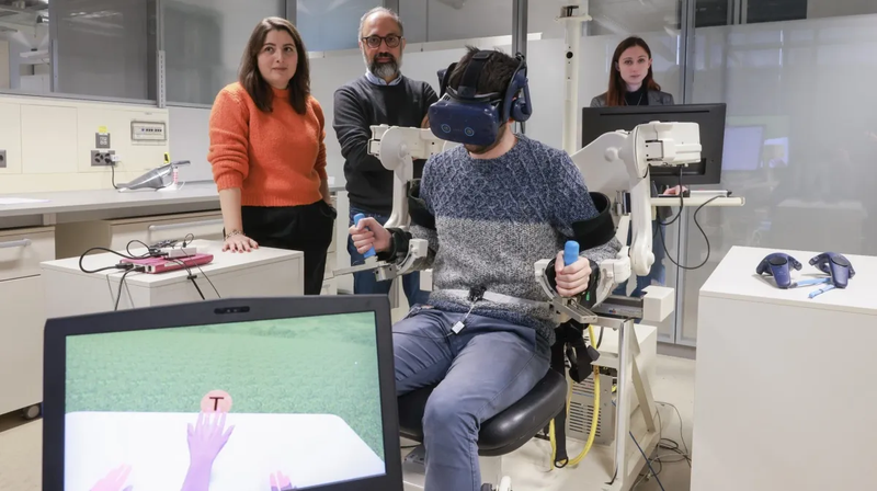 In the experiment, volunteers learned to control the third arm through VR. Is this a coincidence
