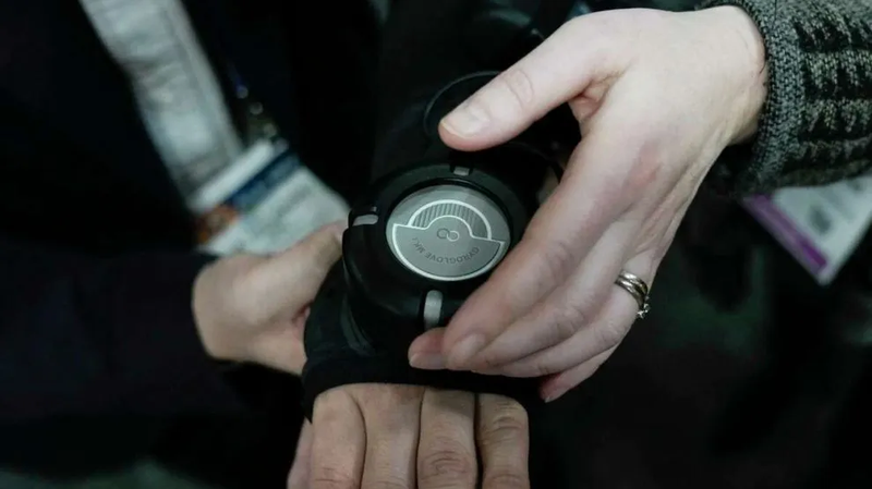 GyroGlove uses physical principles to counteract hand tremors, a clever approach indeed
