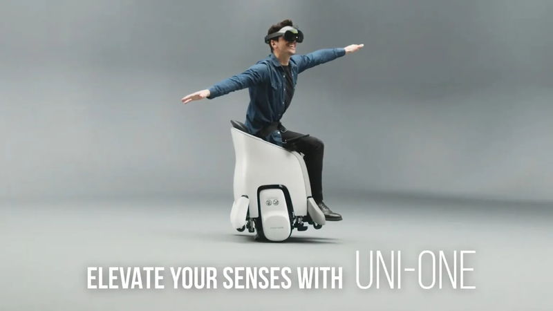 Ride the HONDA UNI-ONE and move freely in the virtual world