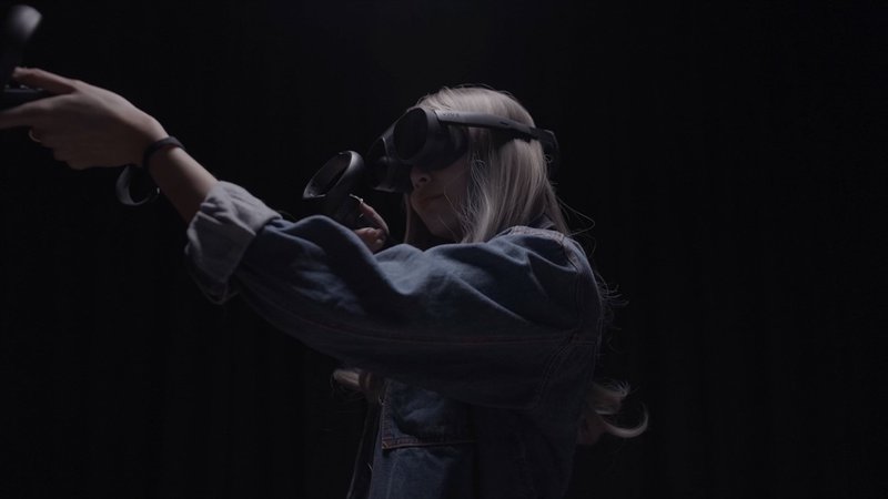 woman-using-vive-xr-elite-the-new all-in-one-mixed-reality-headset-from-htc-vive.jpg